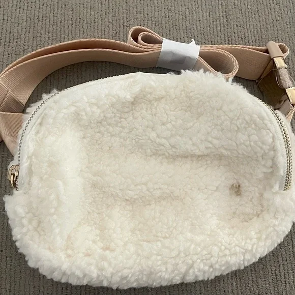 WANTABLE sherpa belt bag - Picture 3 of 7